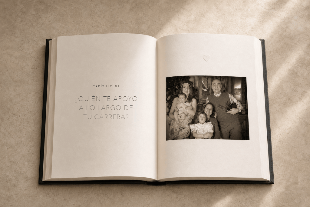 Libro de jubilación abierto que pregunta quién te apoyó a lo largo de tu carrera