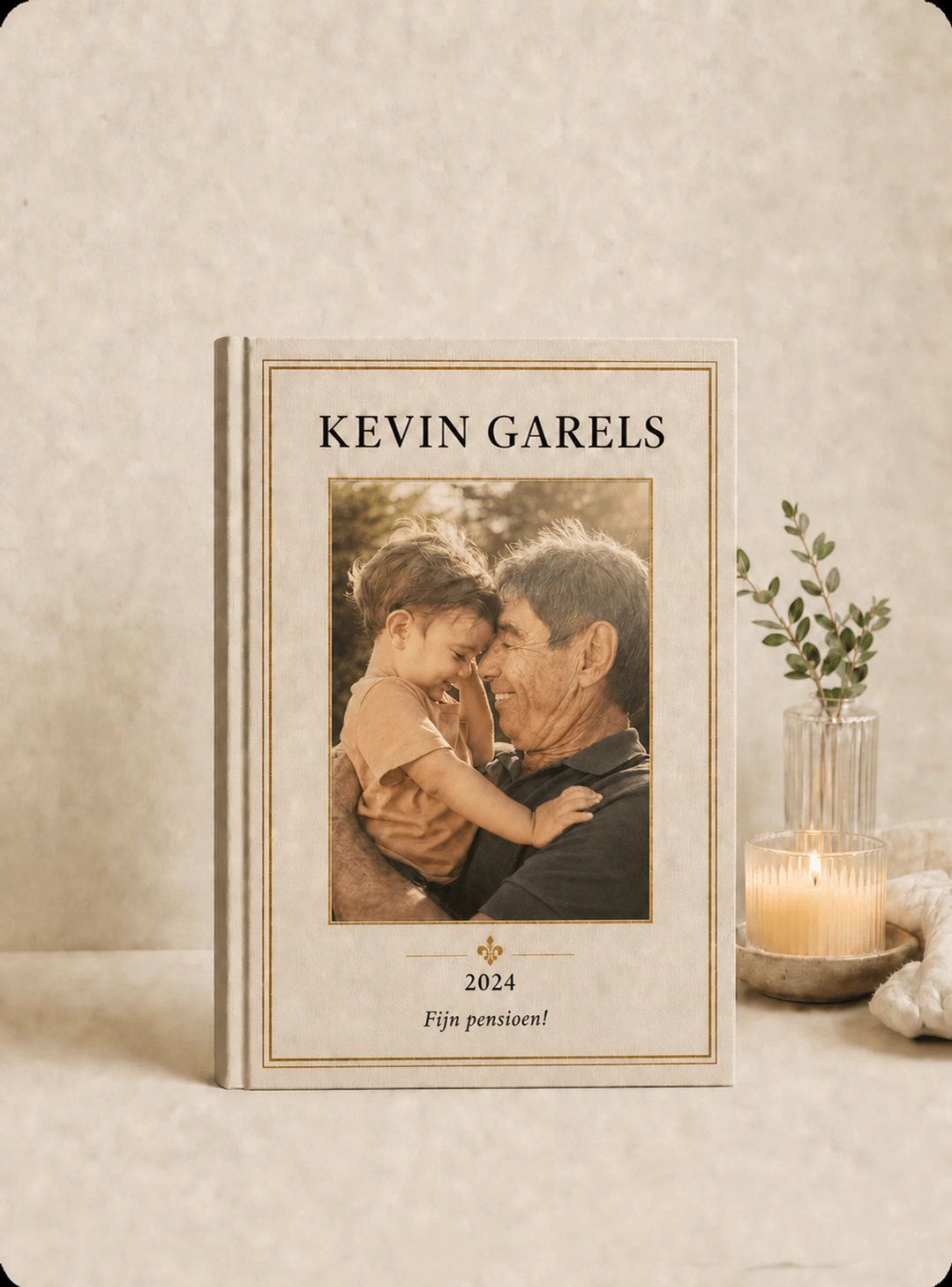 Een StoryKeeper-pensioenboek met een foto van een oudere man en een kind.