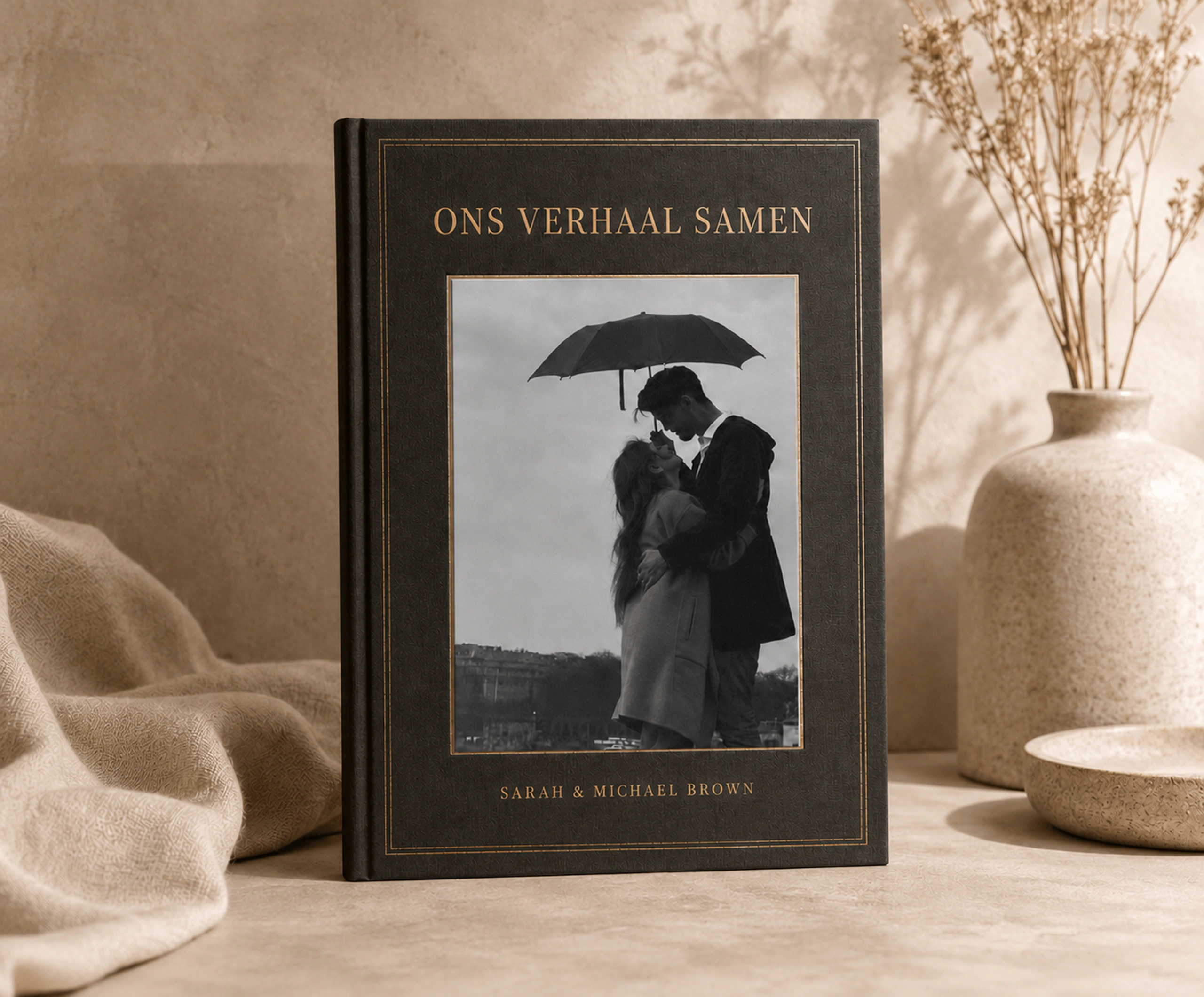 Een StoryKeeper-samenwerkingsboek met een foto van een stel.