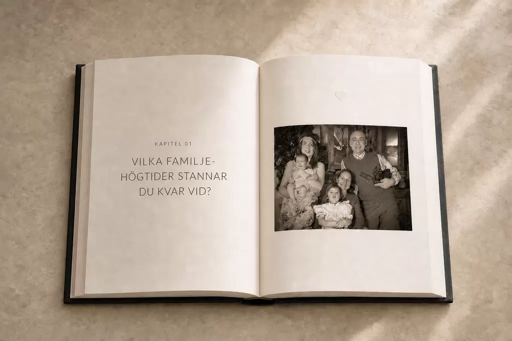 Öppen familjeminnesbok med ett kapitel om familjefiranden